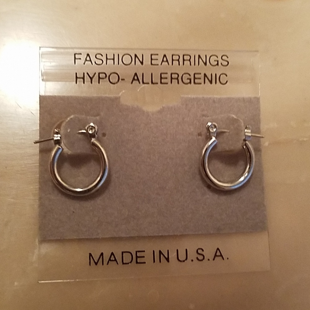 Hypo-allergenic pierced hoops